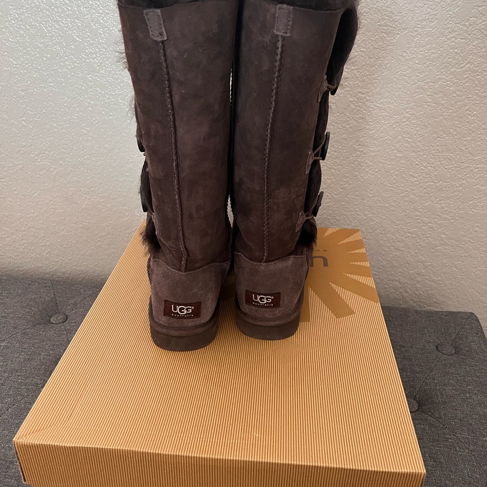 UGG Bailey Triple Button Tall Boots NEW IN BOX - Picture 5 of 5